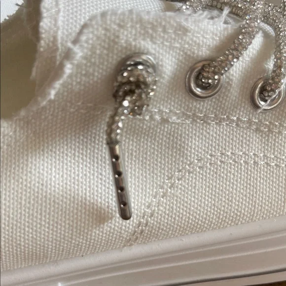 Very G White Women's Sneakers - Picture 6 of 6